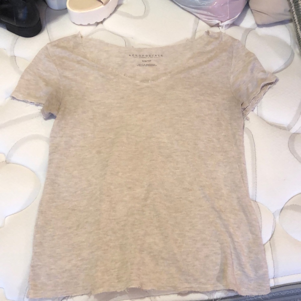 Aeropostale threaded t-shirt vneck